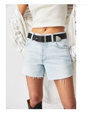 We The Free Ivy Mid Rise Jean Shorts. Size 24
